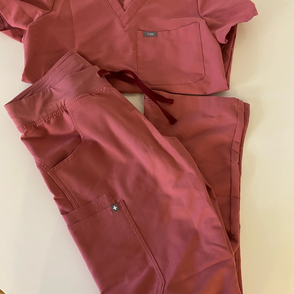 Limited edition MAUVE Figs scrubs!